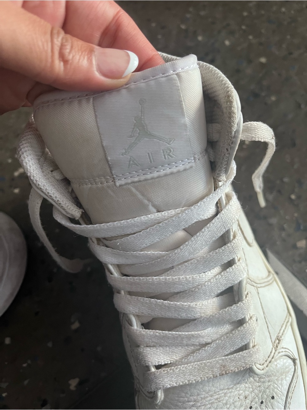 Jordan 1 triple White Mid-Top Leather Sneaker shoe athletic retro men 8.5 - Picture 6 of 12